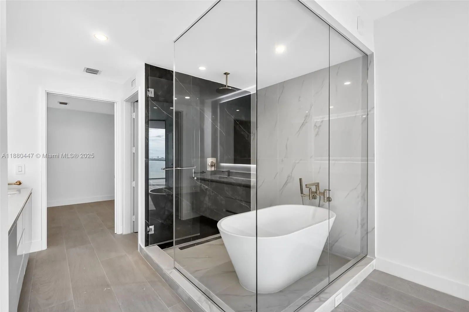 700 NE 24th, #3801