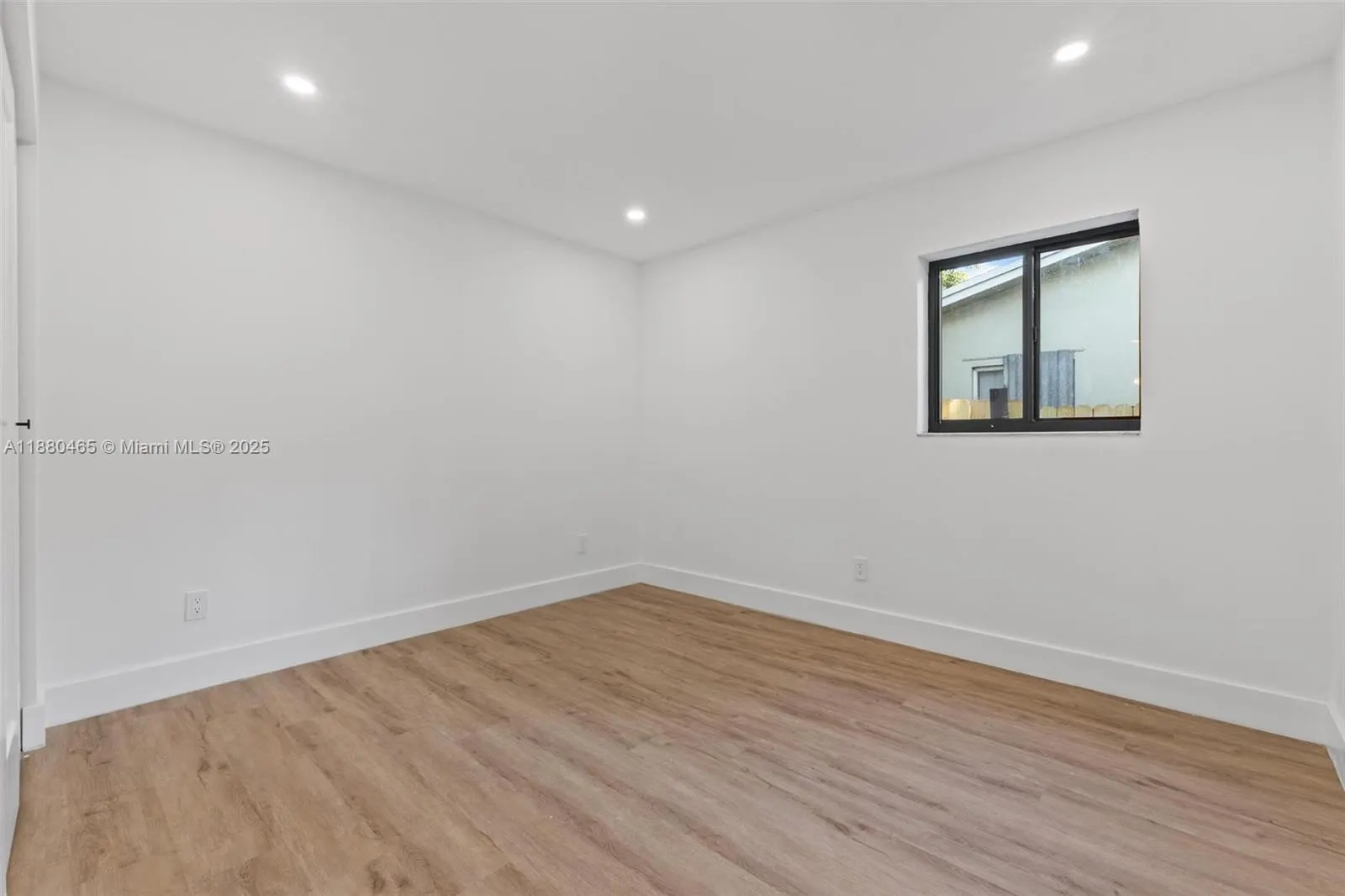 1516 SW 30th Ter