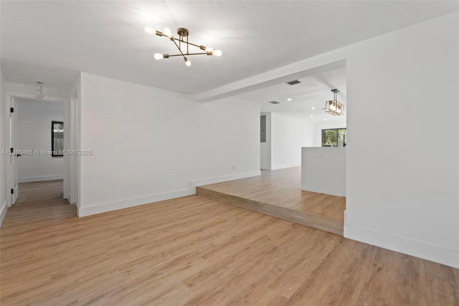 1516 SW 30th Ter