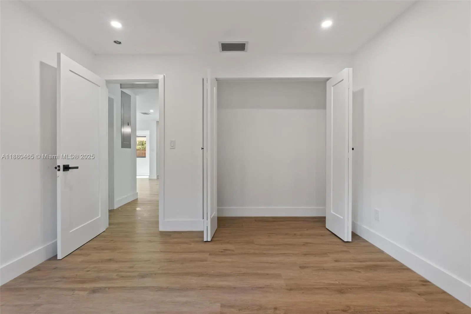 1516 SW 30th Ter