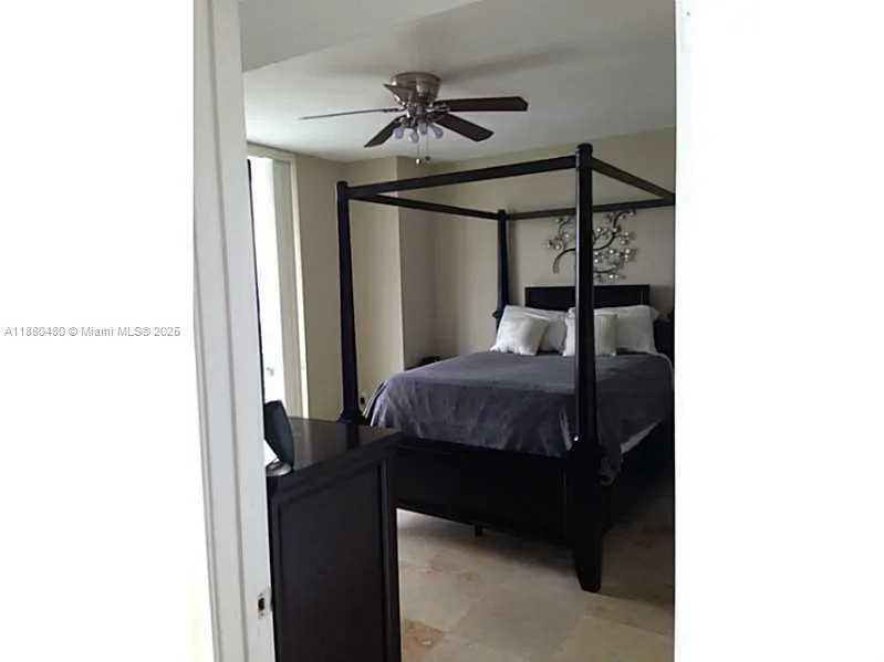 185 SW 7 ST, #3902