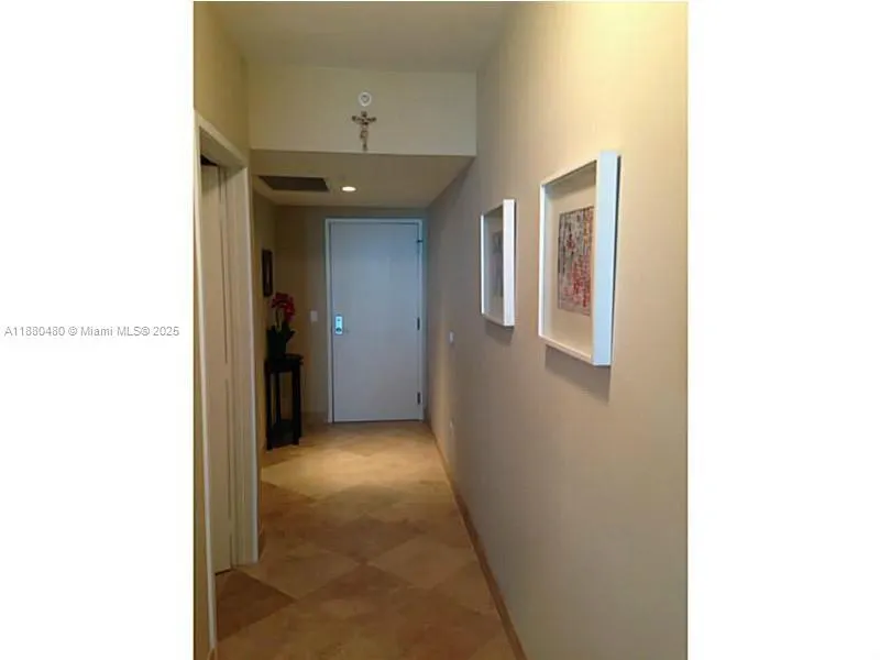 185 SW 7 ST, #3902