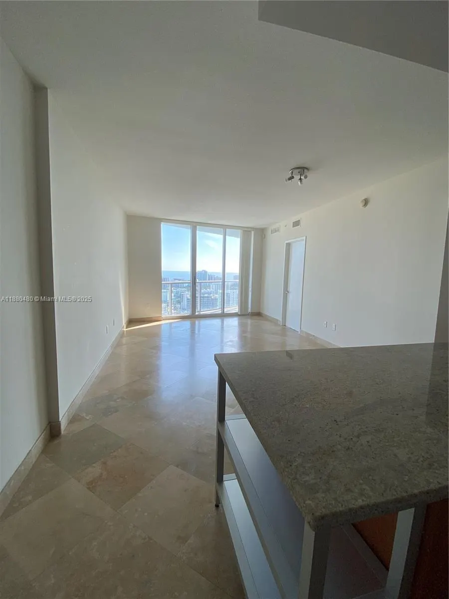 185 SW 7 ST, #3902