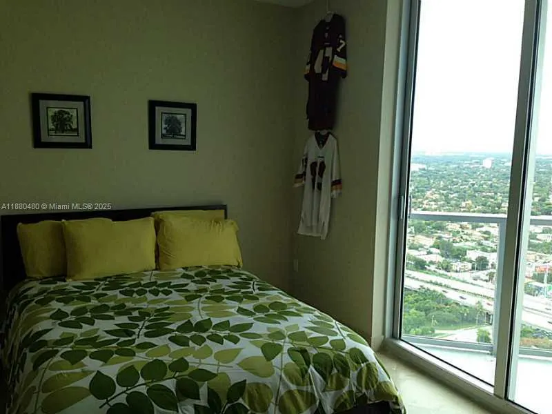 185 SW 7 ST, #3902