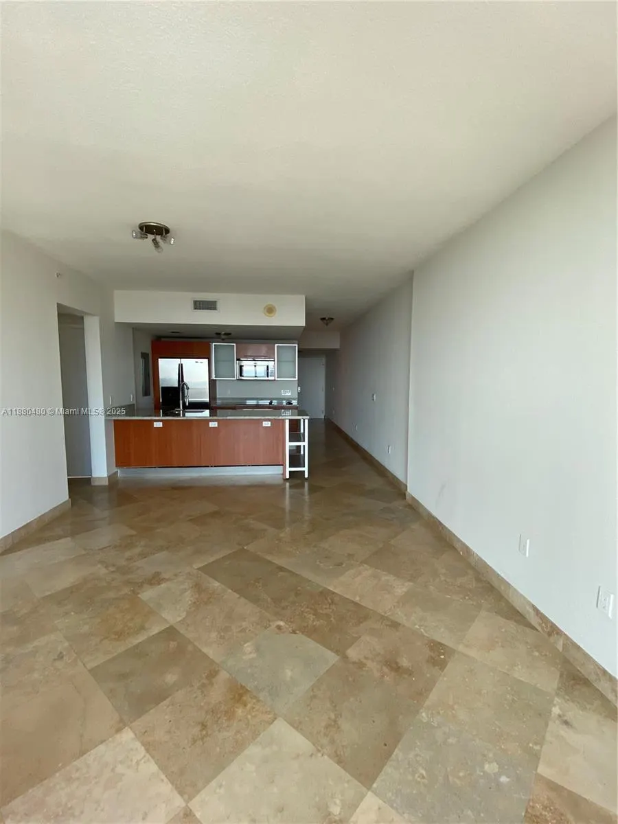 185 SW 7 ST, #3902