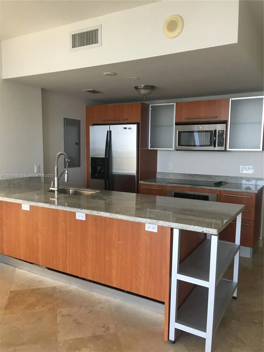 185 SW 7 ST, #3902
