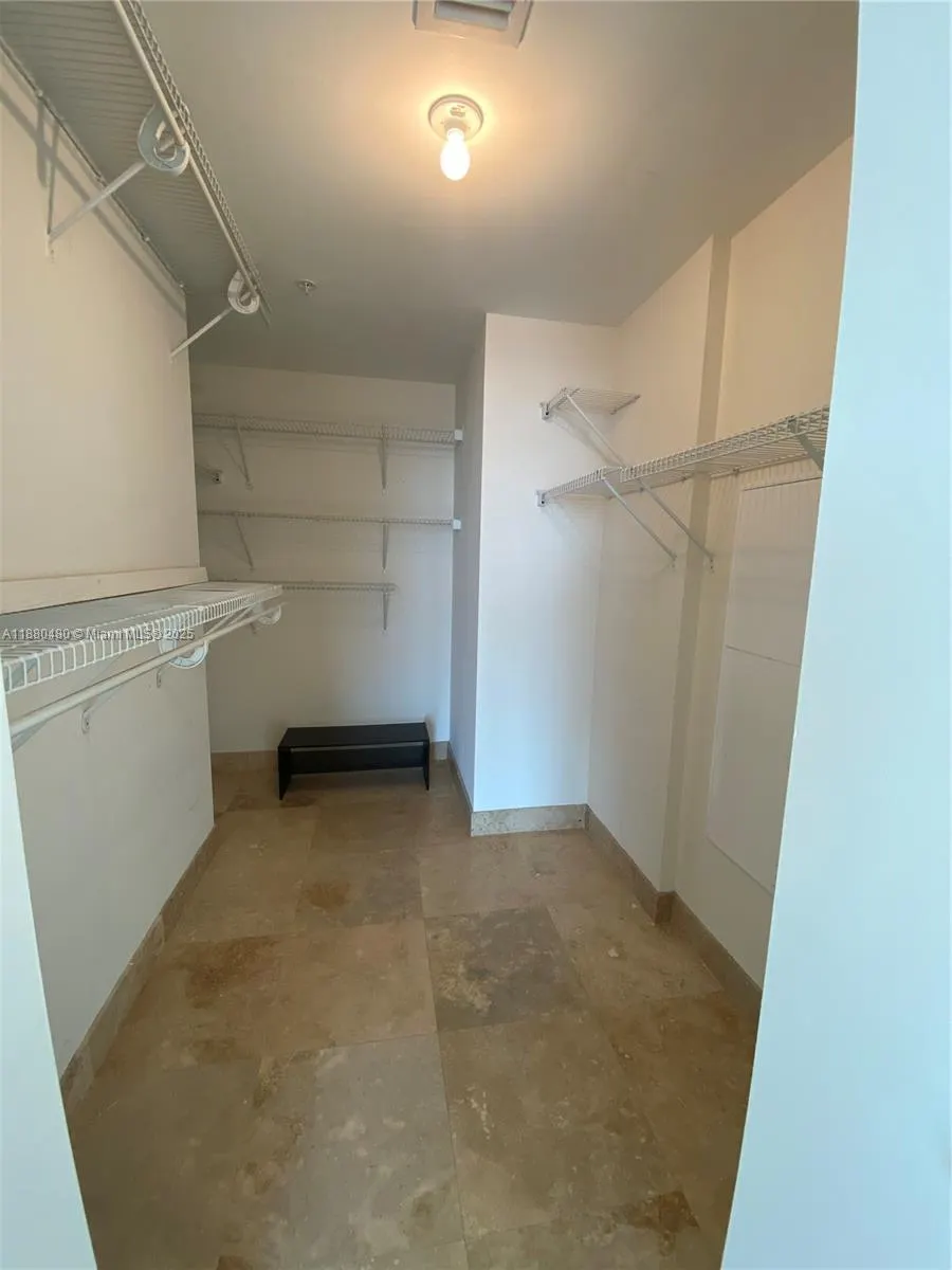 185 SW 7 ST, #3902
