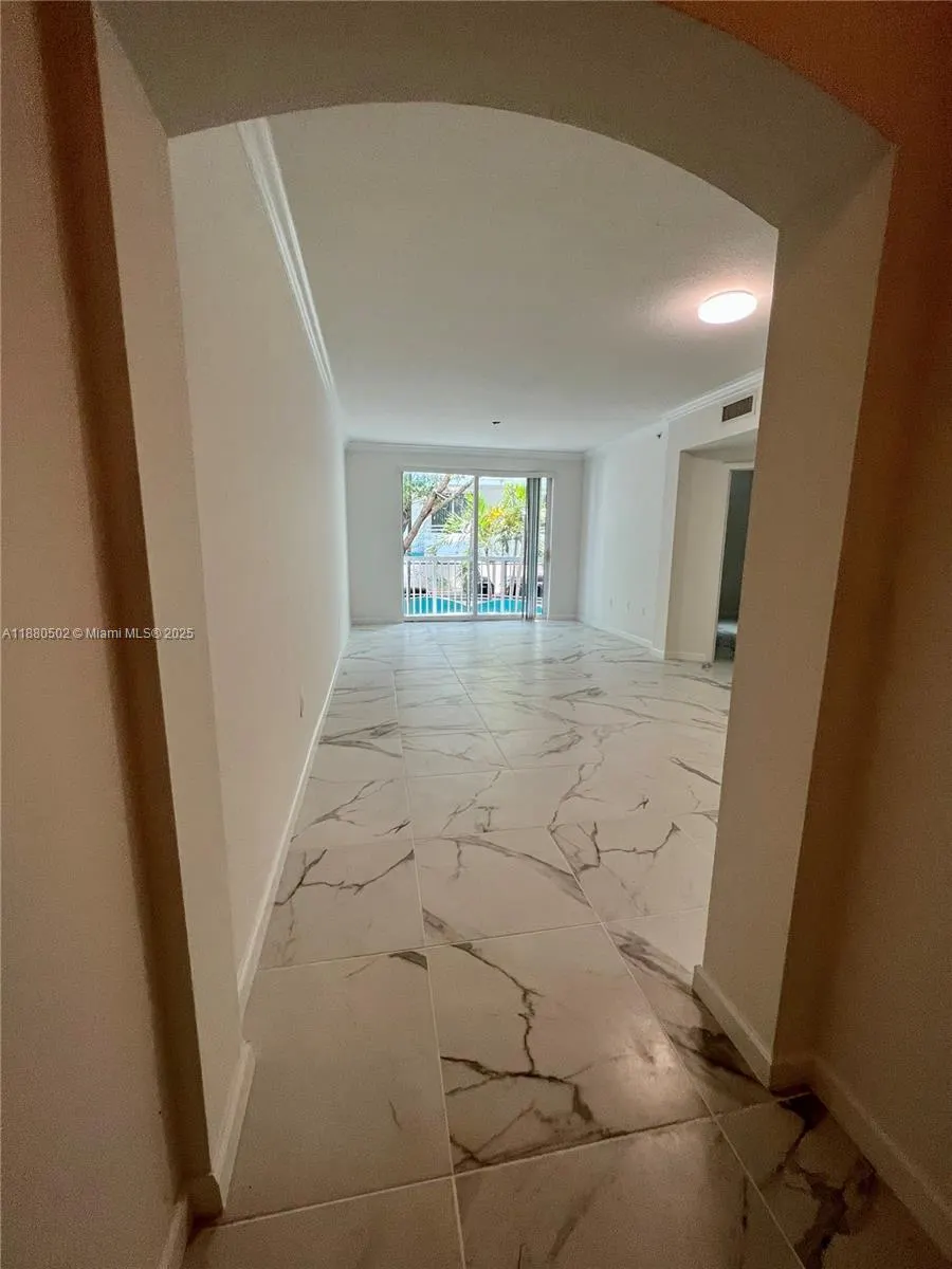 9172 Collins Ave, #214