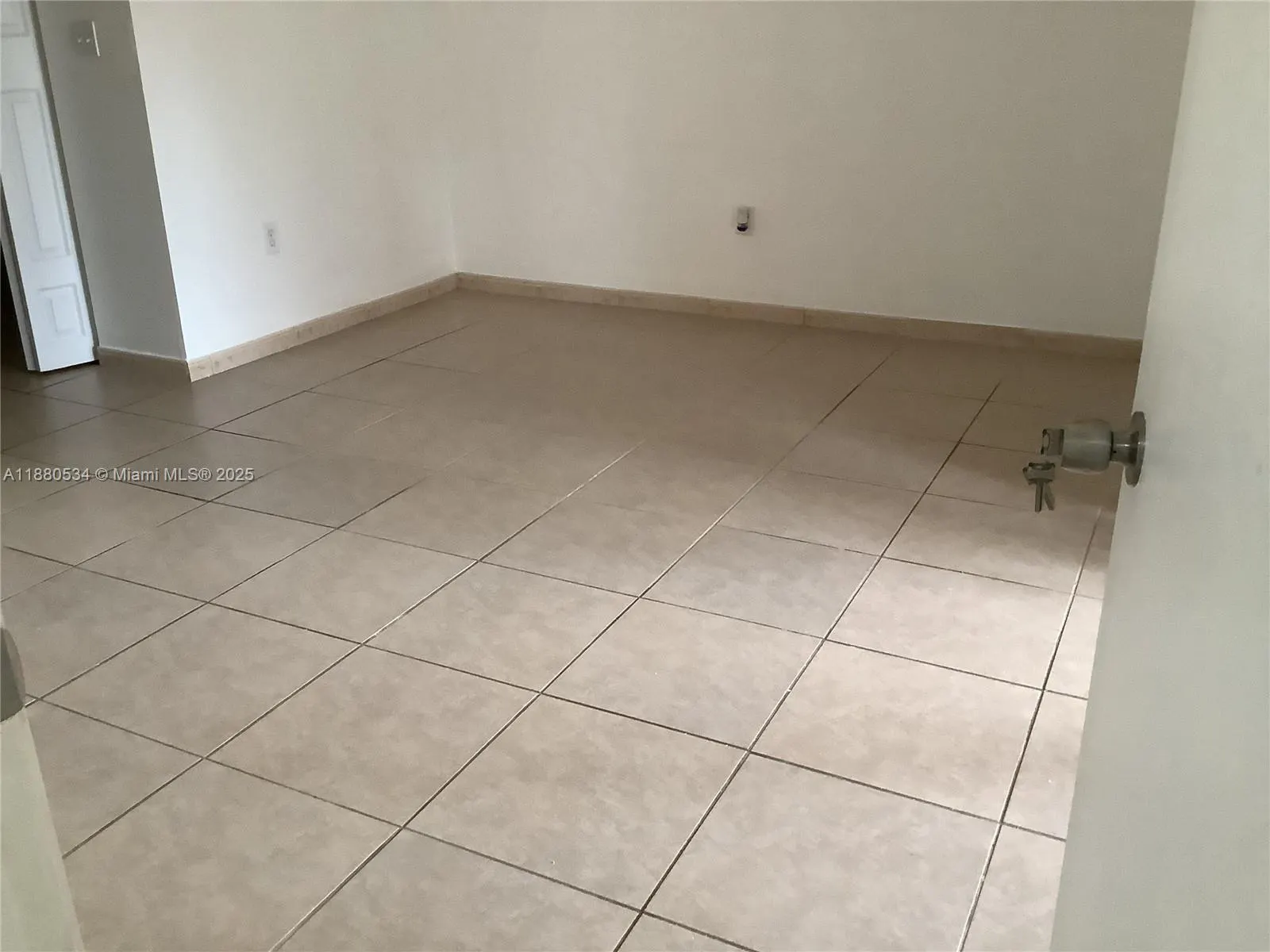 10873 NW 7th St, #13-37
