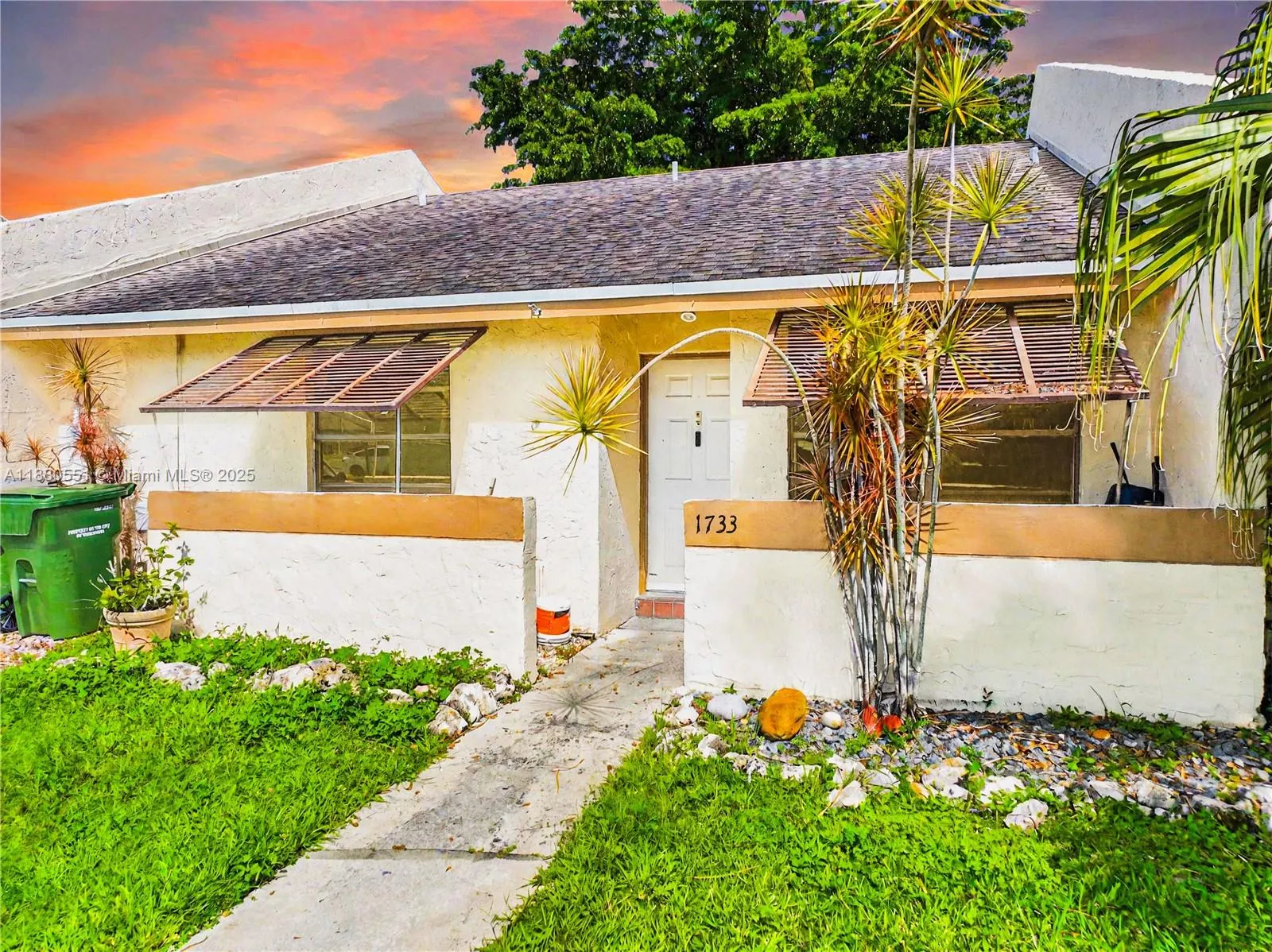 1733 Greer Ave