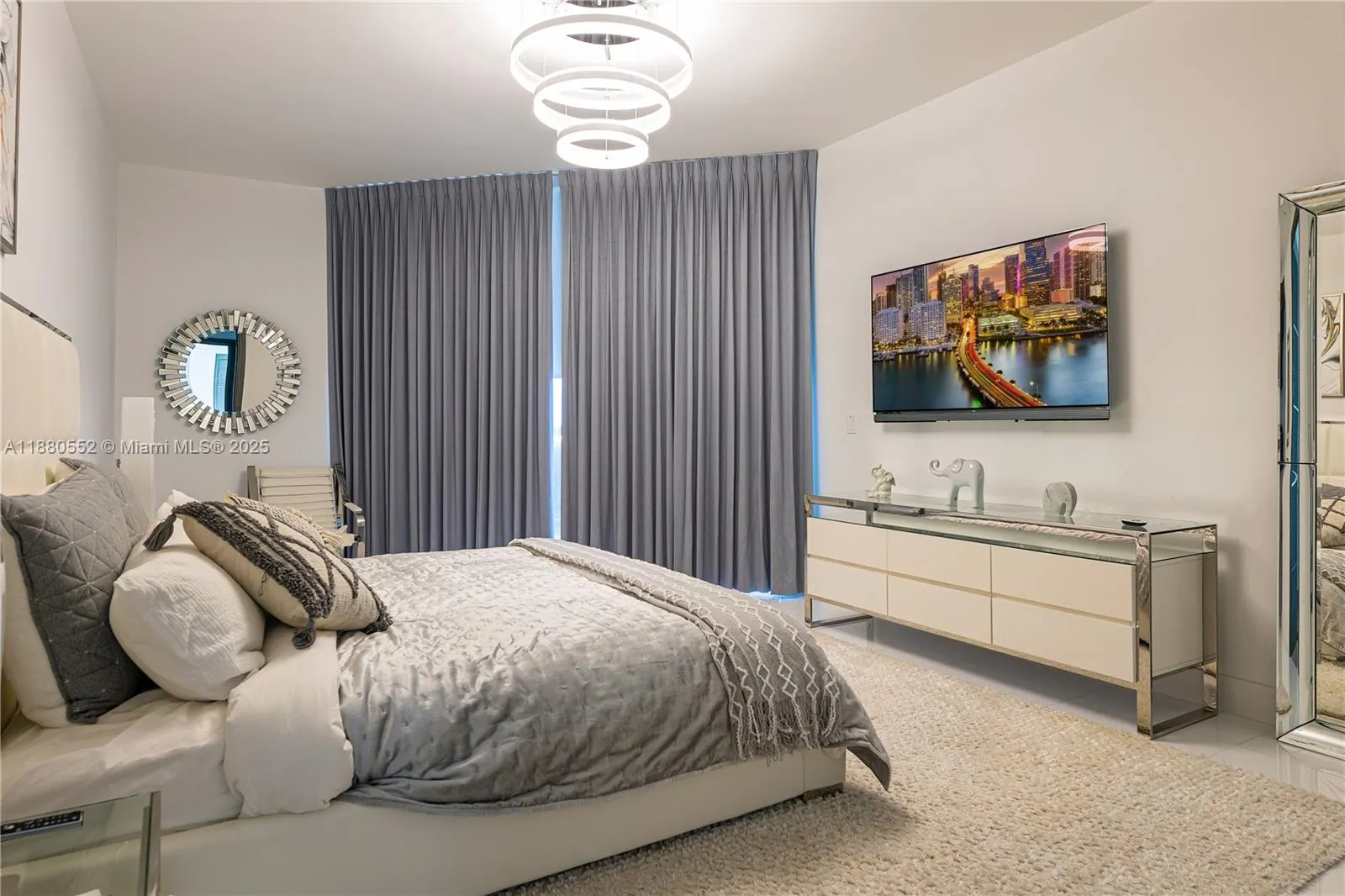 15901 Collins Ave, #606