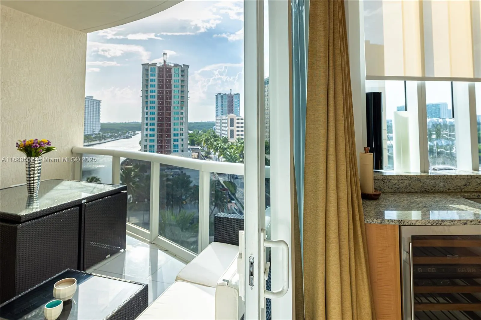 15901 Collins Ave, #606
