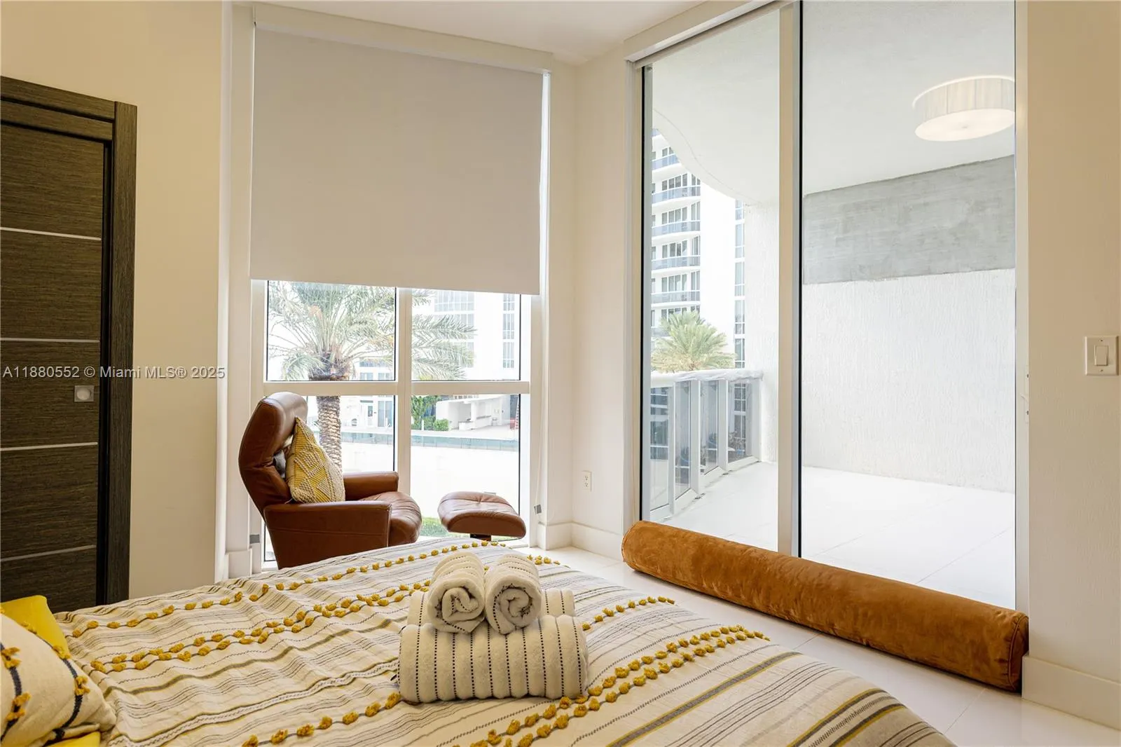 15901 Collins Ave, #606