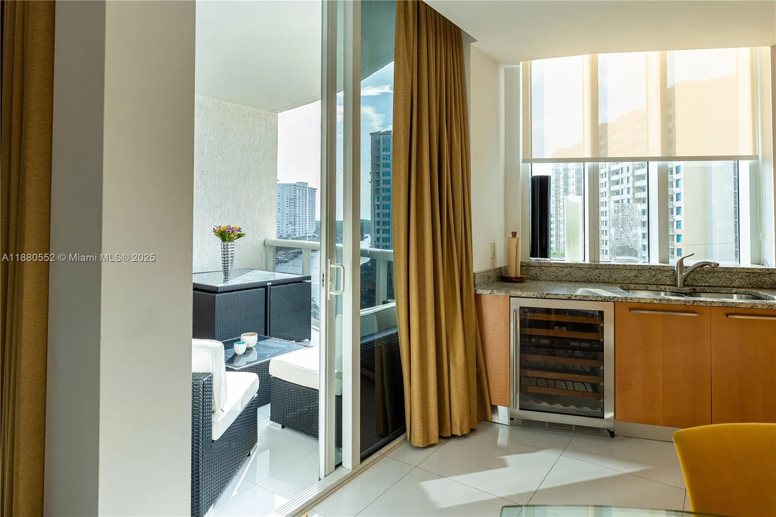 15901 Collins Ave, #606