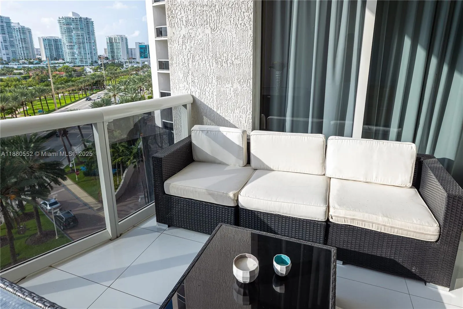 15901 Collins Ave, #606