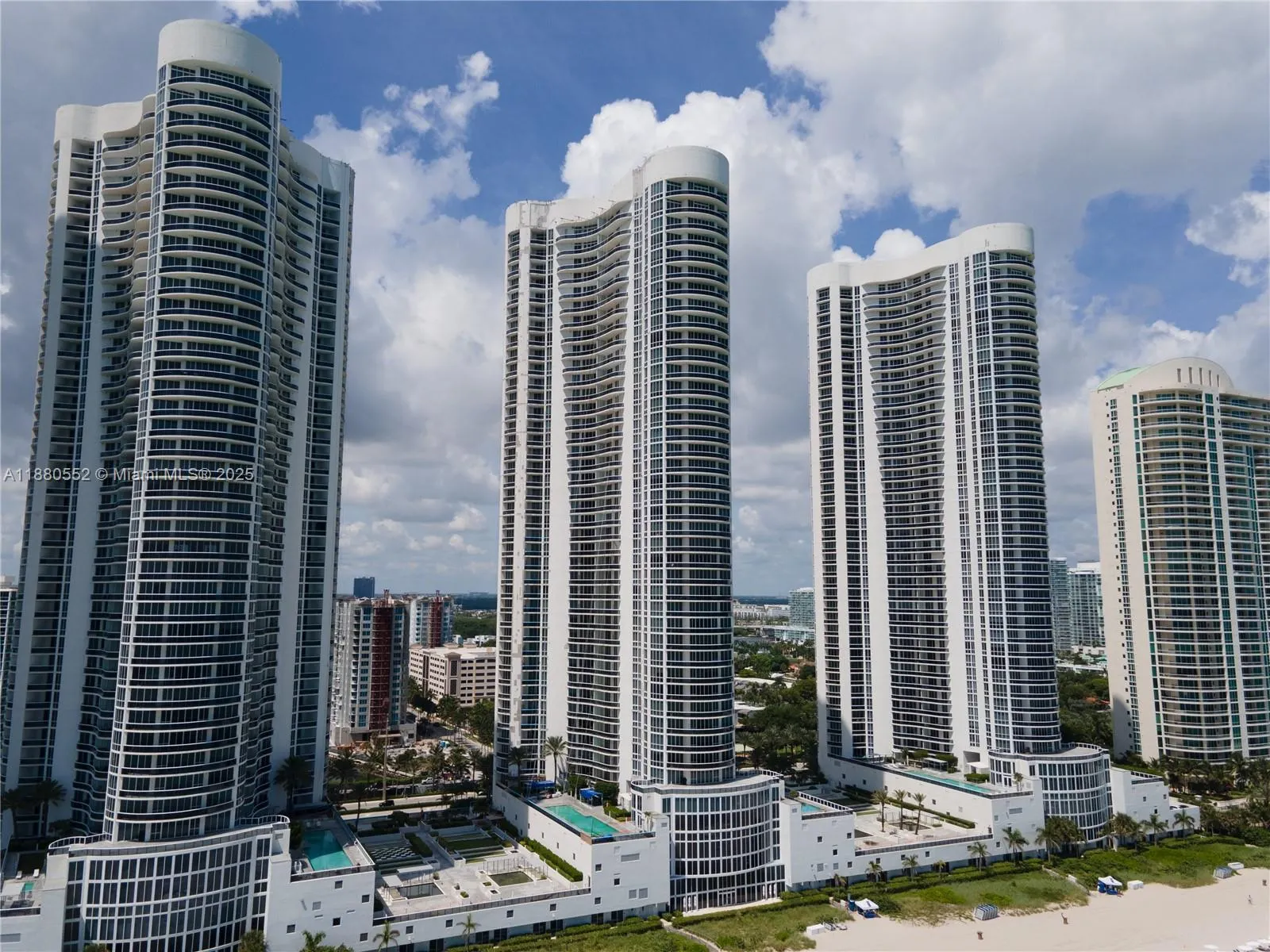 15901 Collins Ave, #606