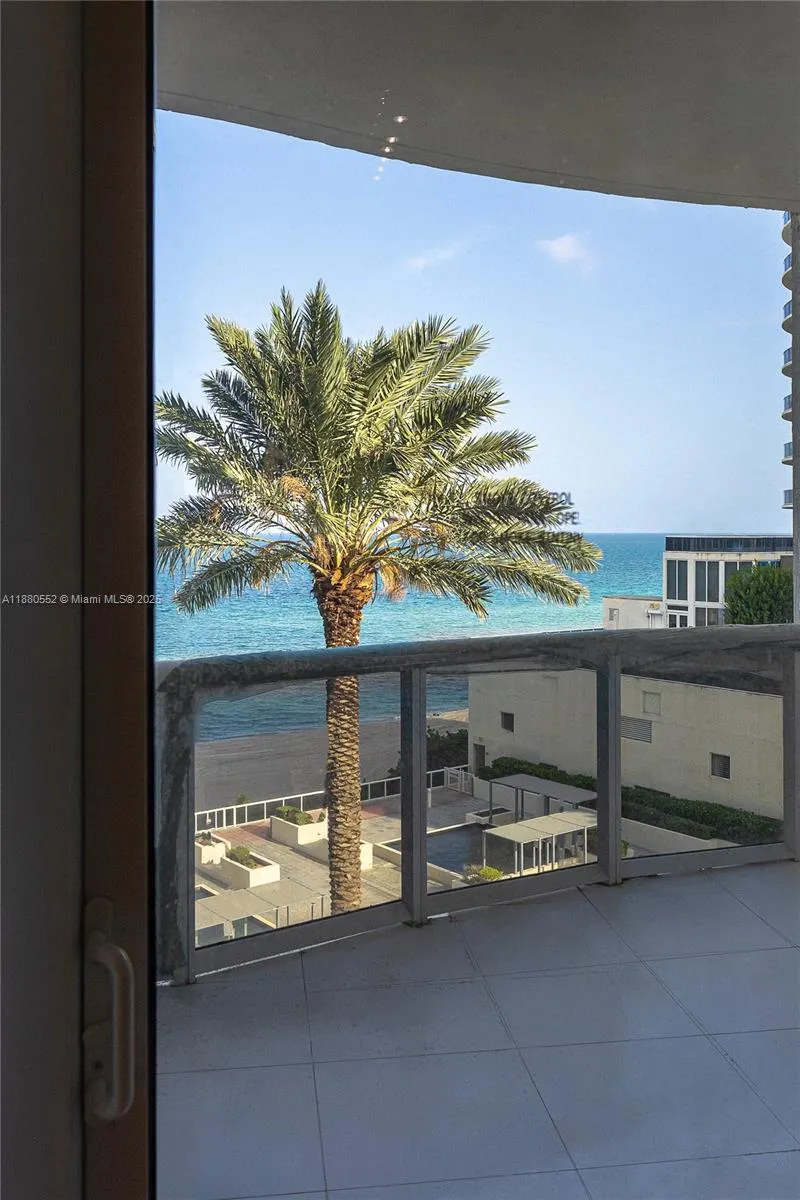 15901 Collins Ave, #606