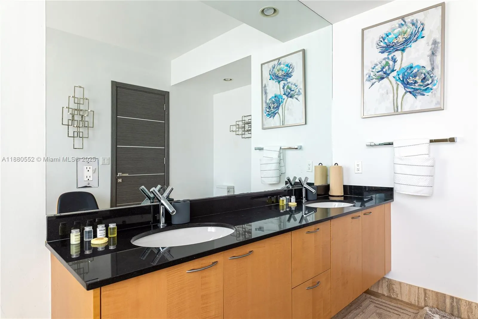 15901 Collins Ave, #606