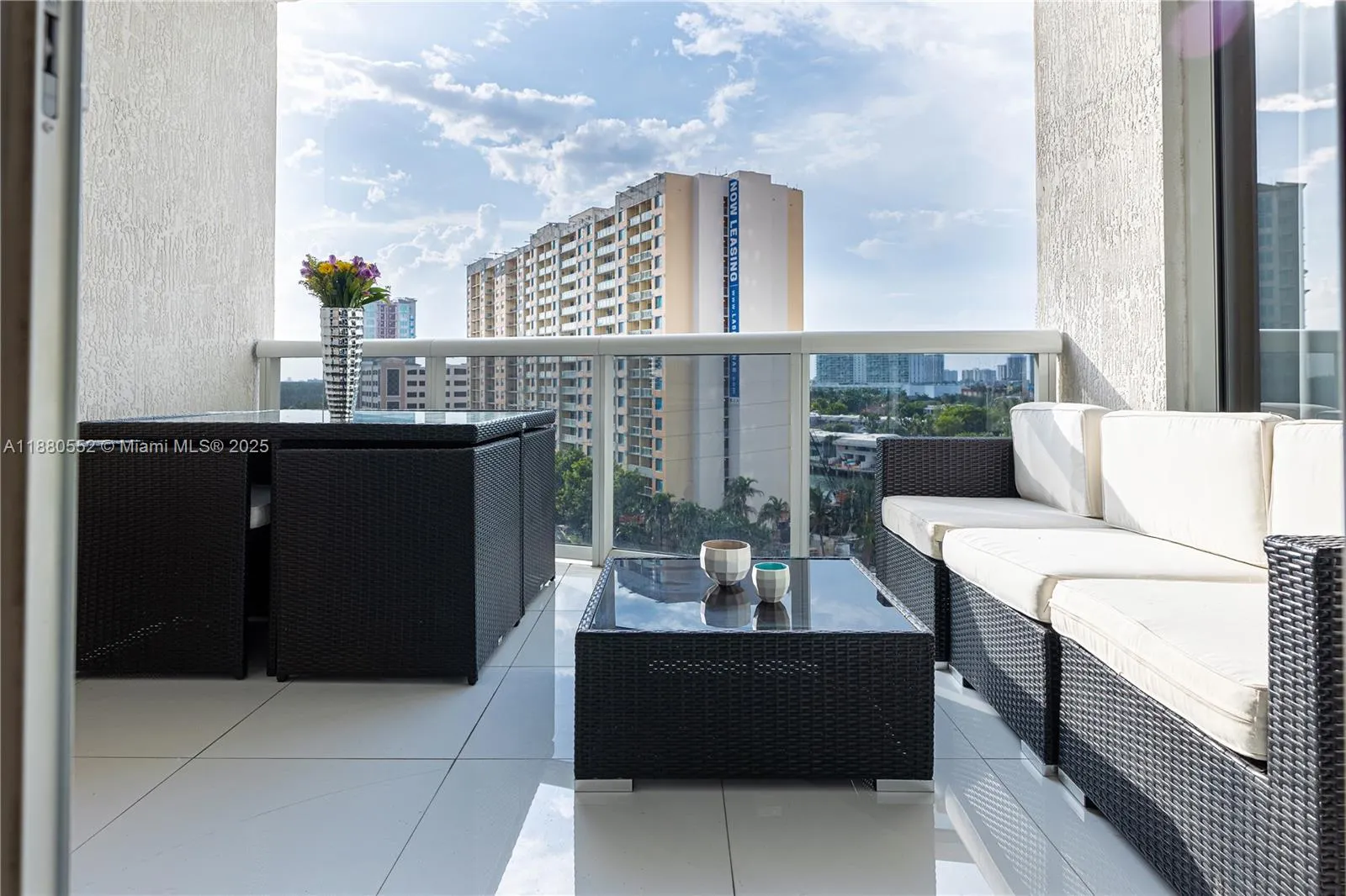 15901 Collins Ave, #606