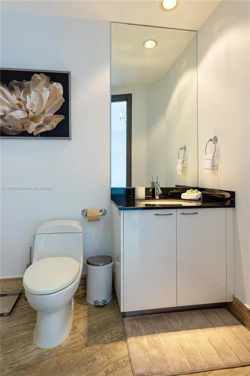15901 Collins Ave, #606