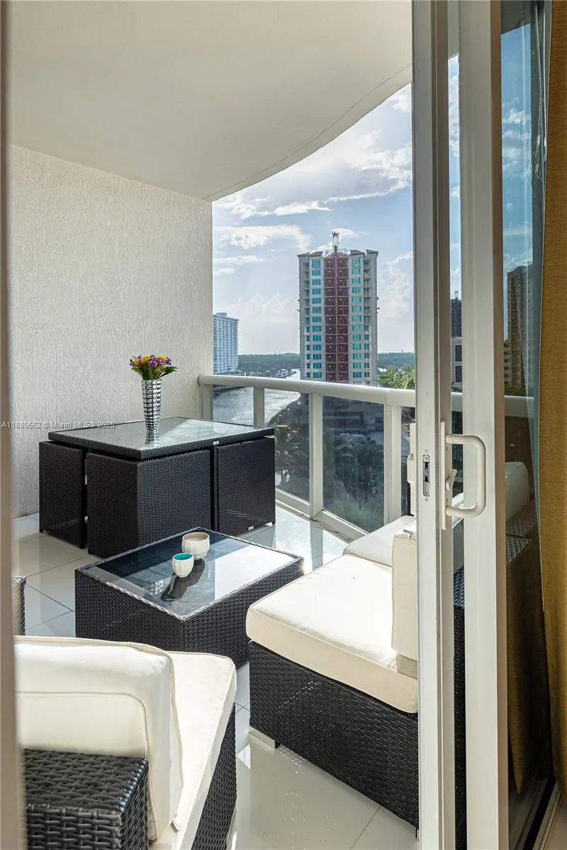 15901 Collins Ave, #606
