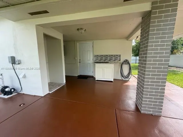 5730 NW 112th Ter