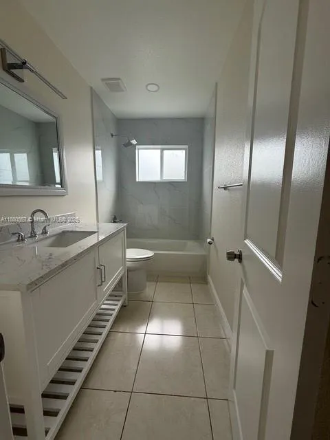 5730 NW 112th Ter