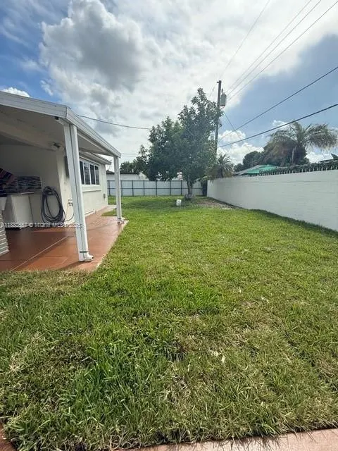 5730 NW 112th Ter