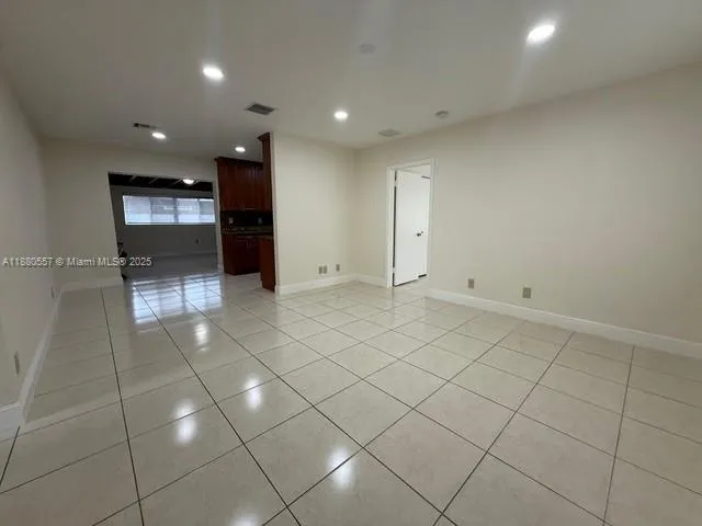 5730 NW 112th Ter