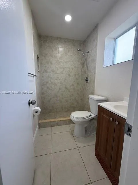 5730 NW 112th Ter