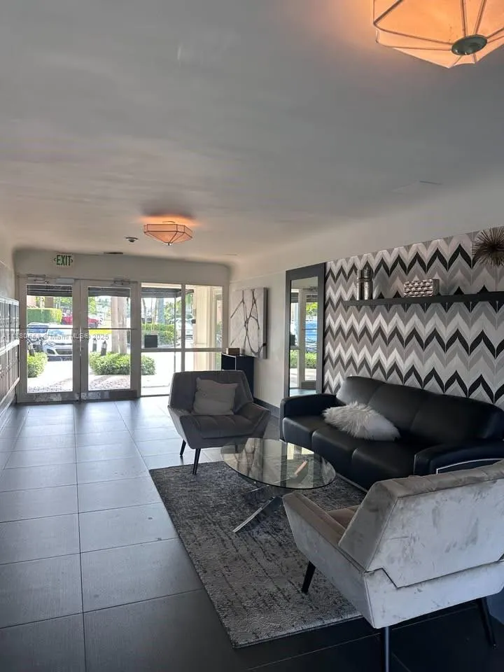 2895 NE 32nd St, #305