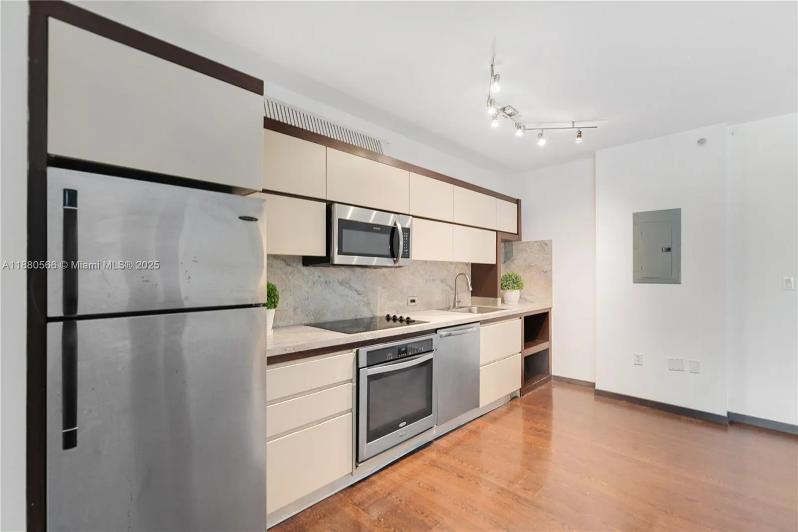 435 21st St, #212
