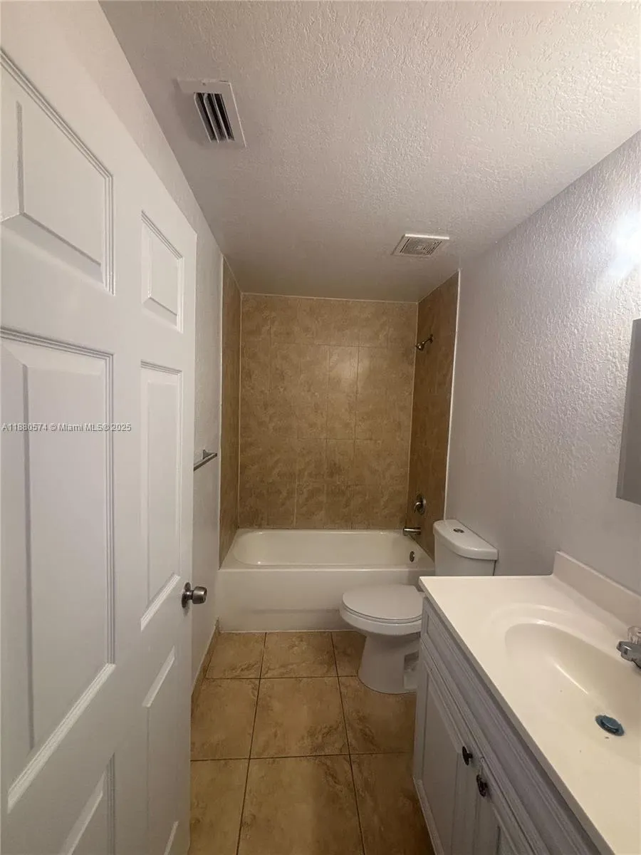 14006 NE 2nd Ave, #14006