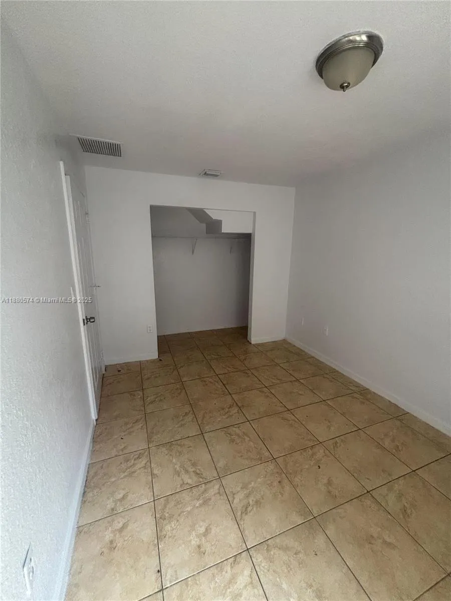 14006 NE 2nd Ave, #14006