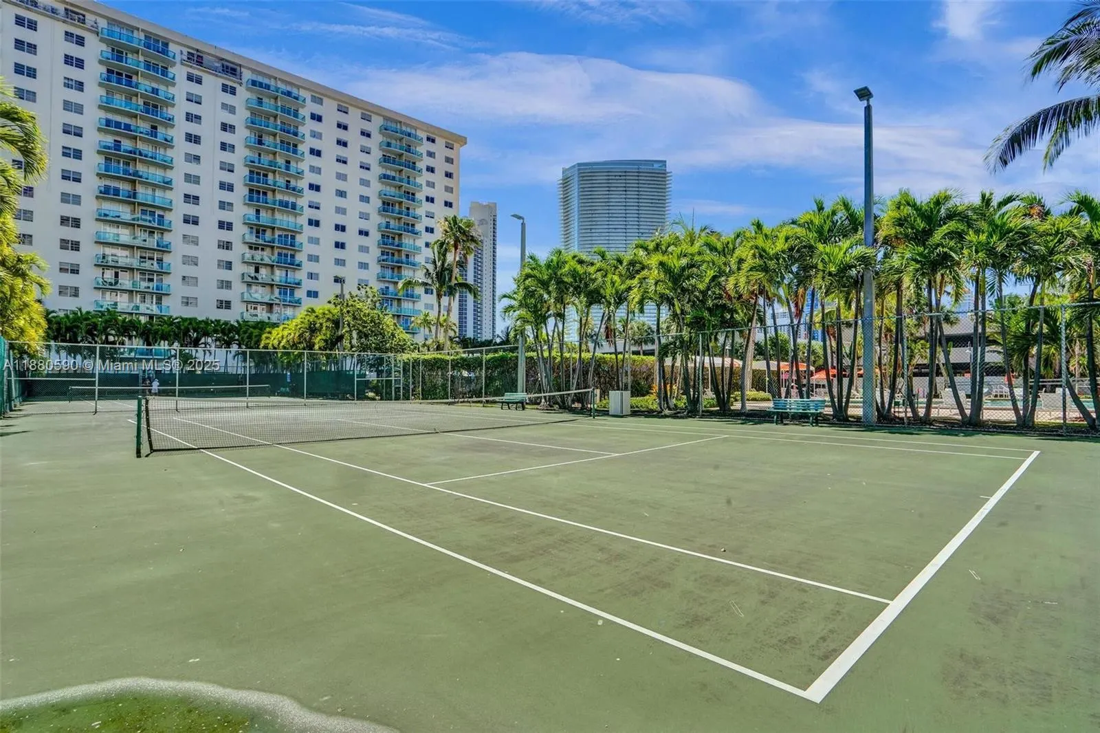 19380 Collins Ave, #718