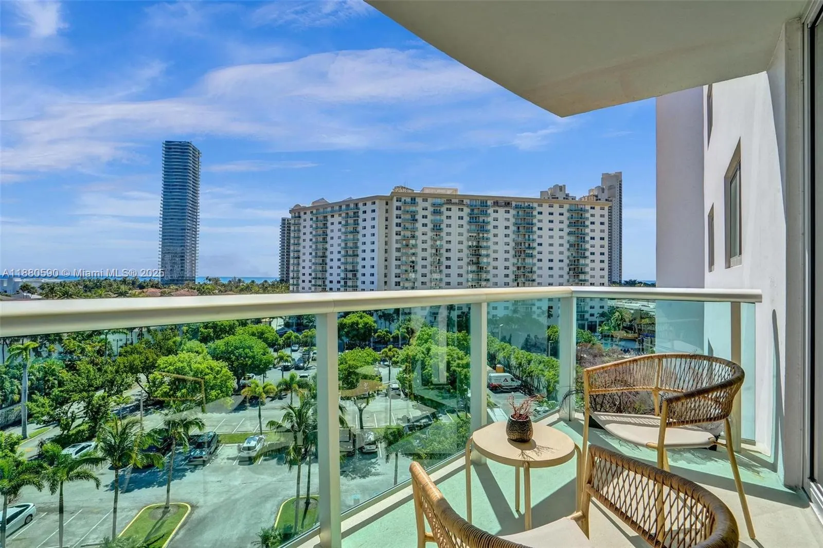19380 Collins Ave, #718