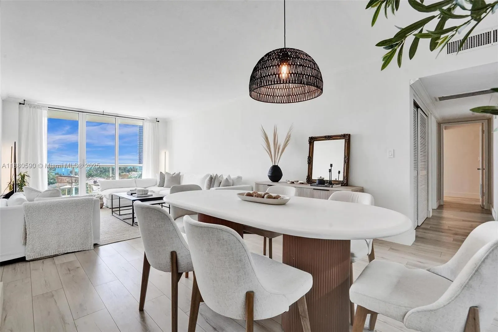 19380 Collins Ave, #718