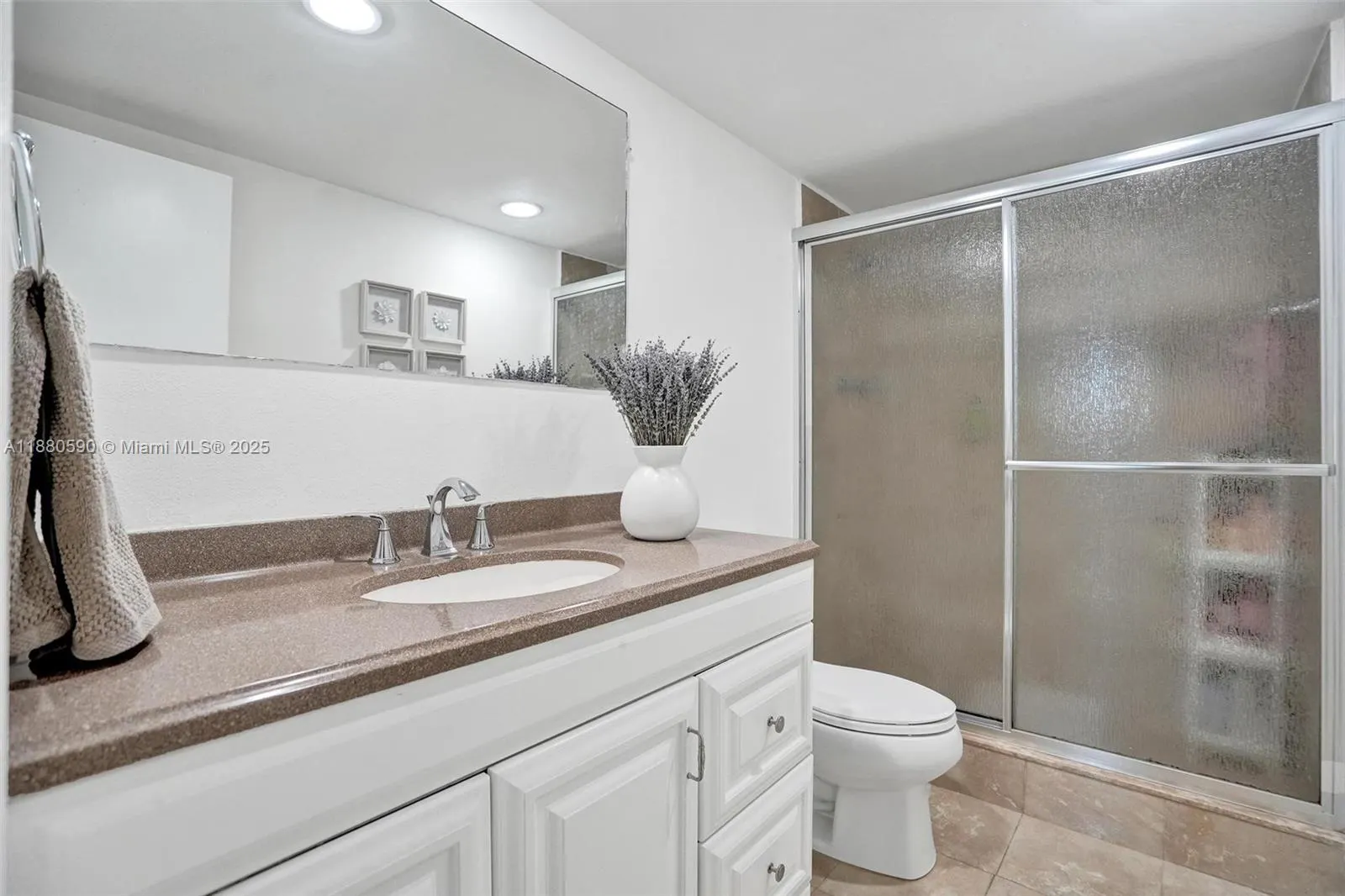 19380 Collins Ave, #718