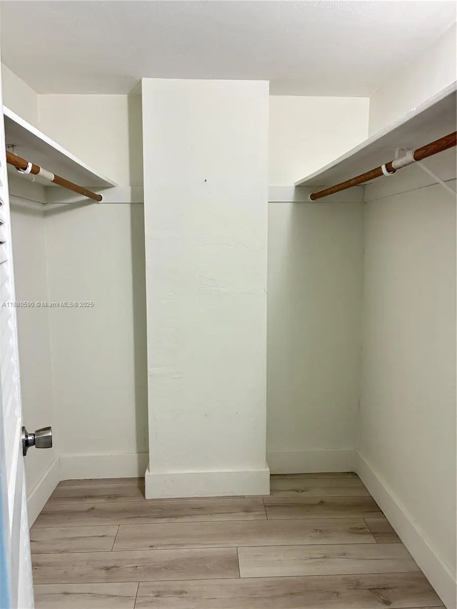 19380 Collins Ave, #718
