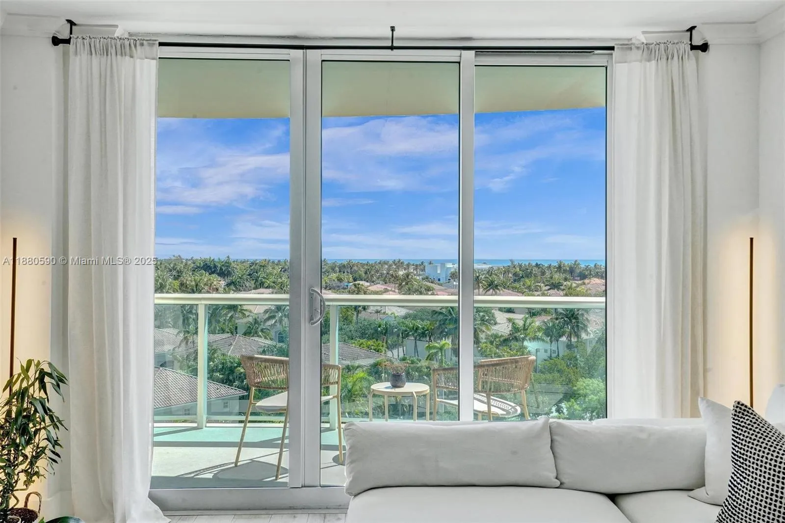 19380 Collins Ave, #718