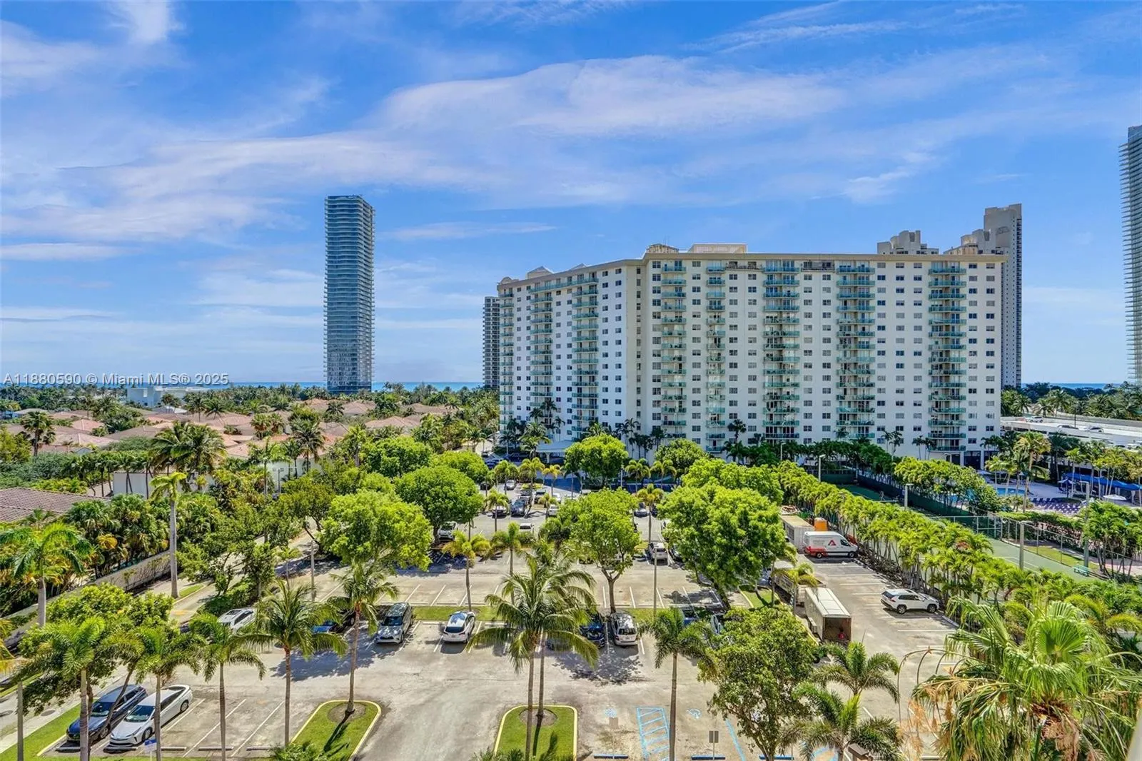 19380 Collins Ave, #718