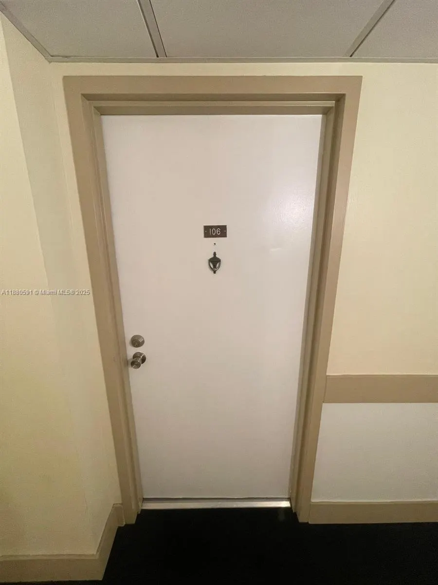 4164 Inverrary Dr, #106