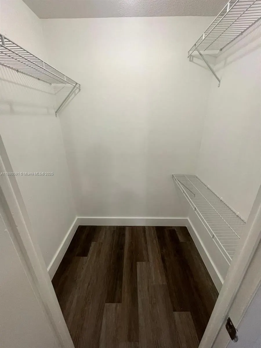 4164 Inverrary Dr, #106