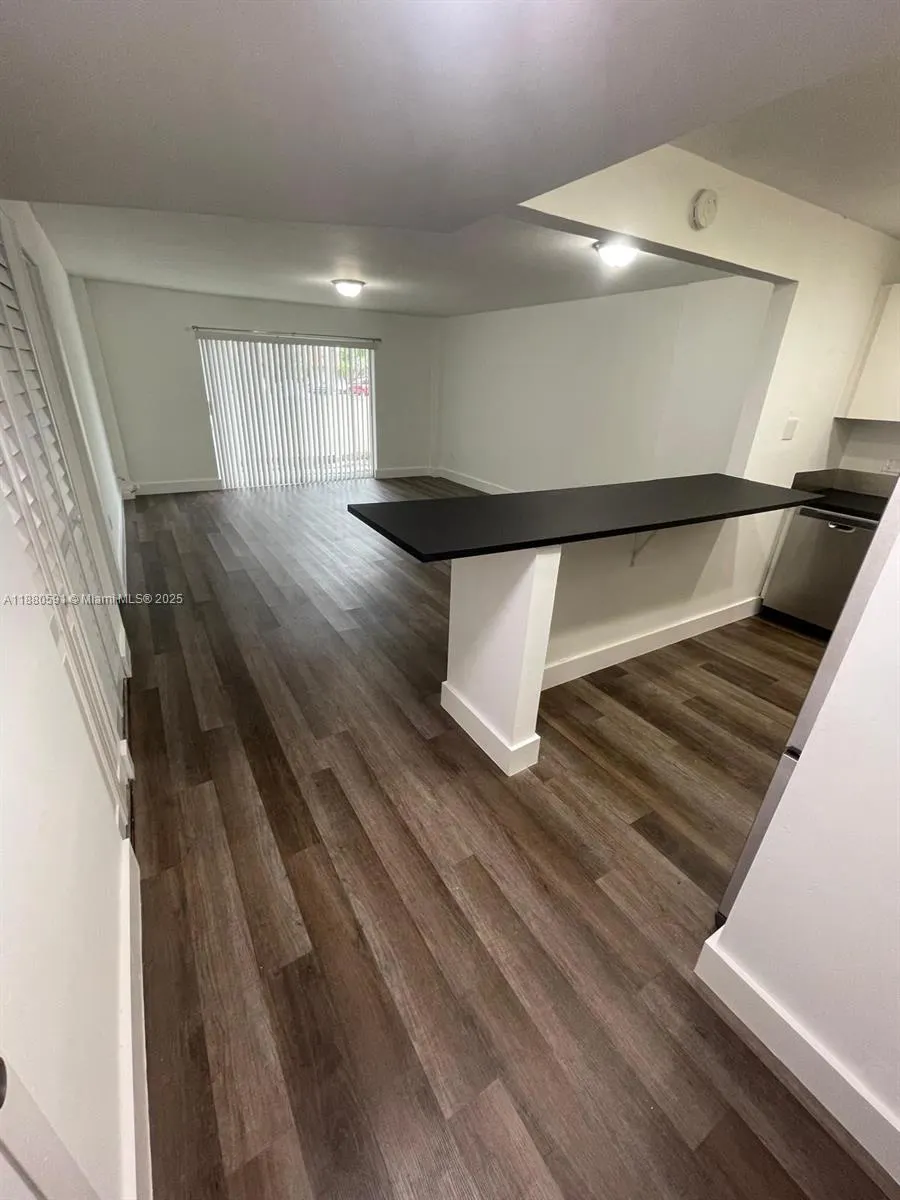4164 Inverrary Dr, #106