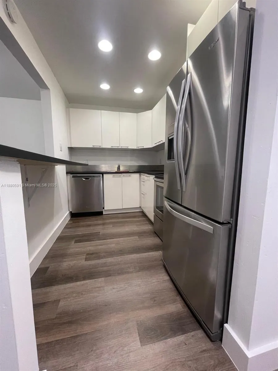 4164 Inverrary Dr, #106