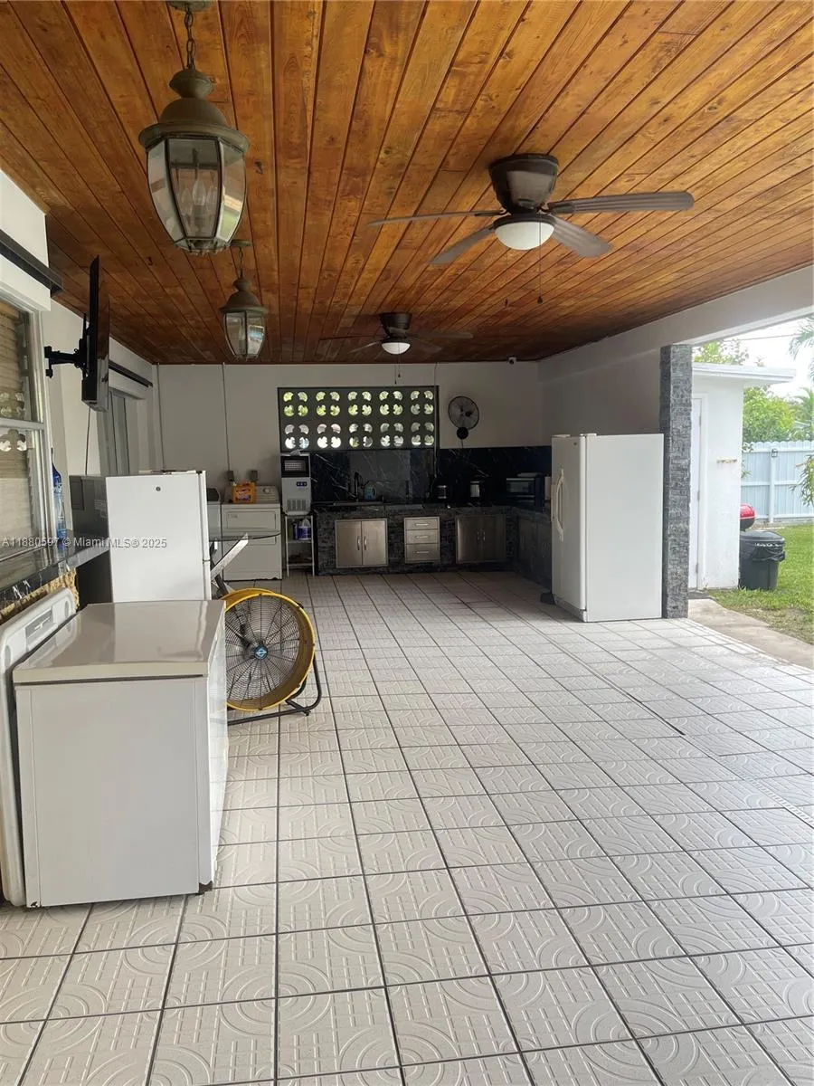 610 NW 16th St