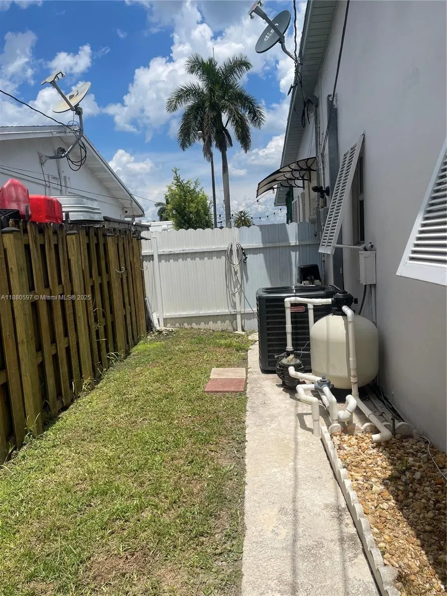 610 NW 16th St