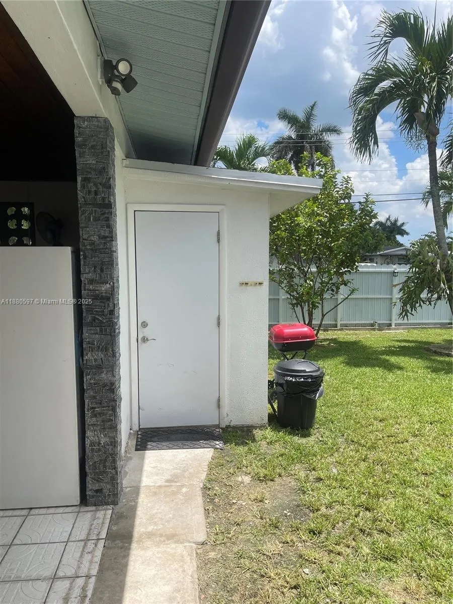 610 NW 16th St