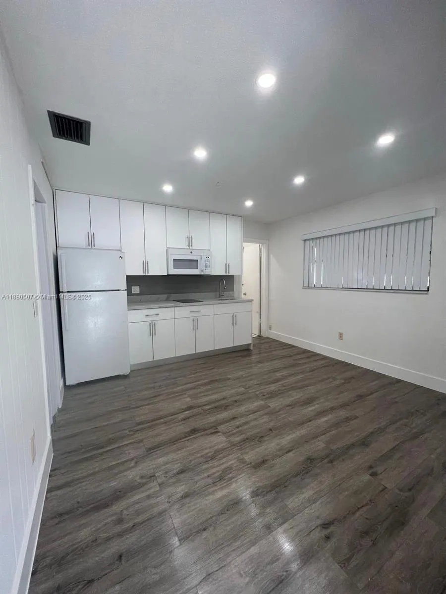 222 SW 8th St, #C