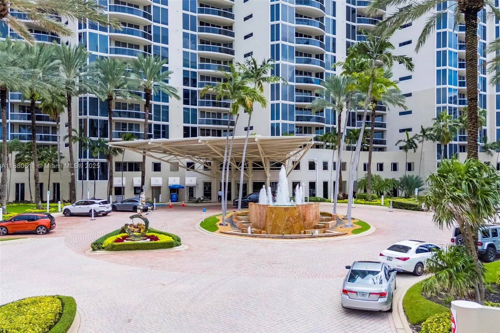 17555 Collins Ave, #UP-7